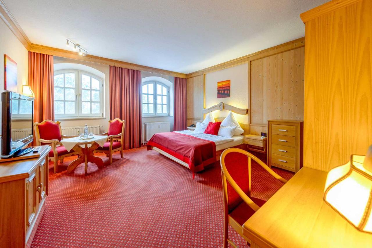 Hotel Landhaus Steinfeld Greetsiel Buitenkant foto