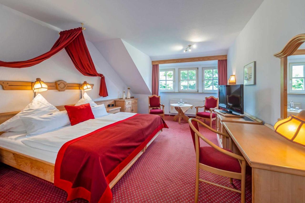 Hotel Landhaus Steinfeld Greetsiel Buitenkant foto