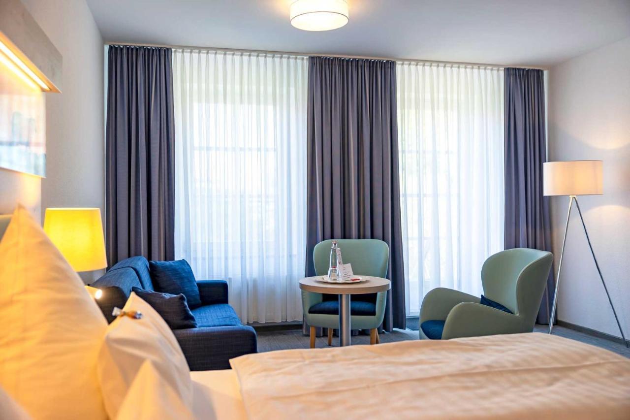 Hotel Landhaus Steinfeld Greetsiel Buitenkant foto