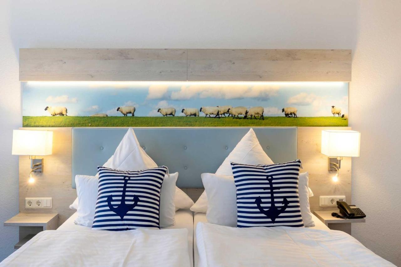 Hotel Landhaus Steinfeld Greetsiel Buitenkant foto