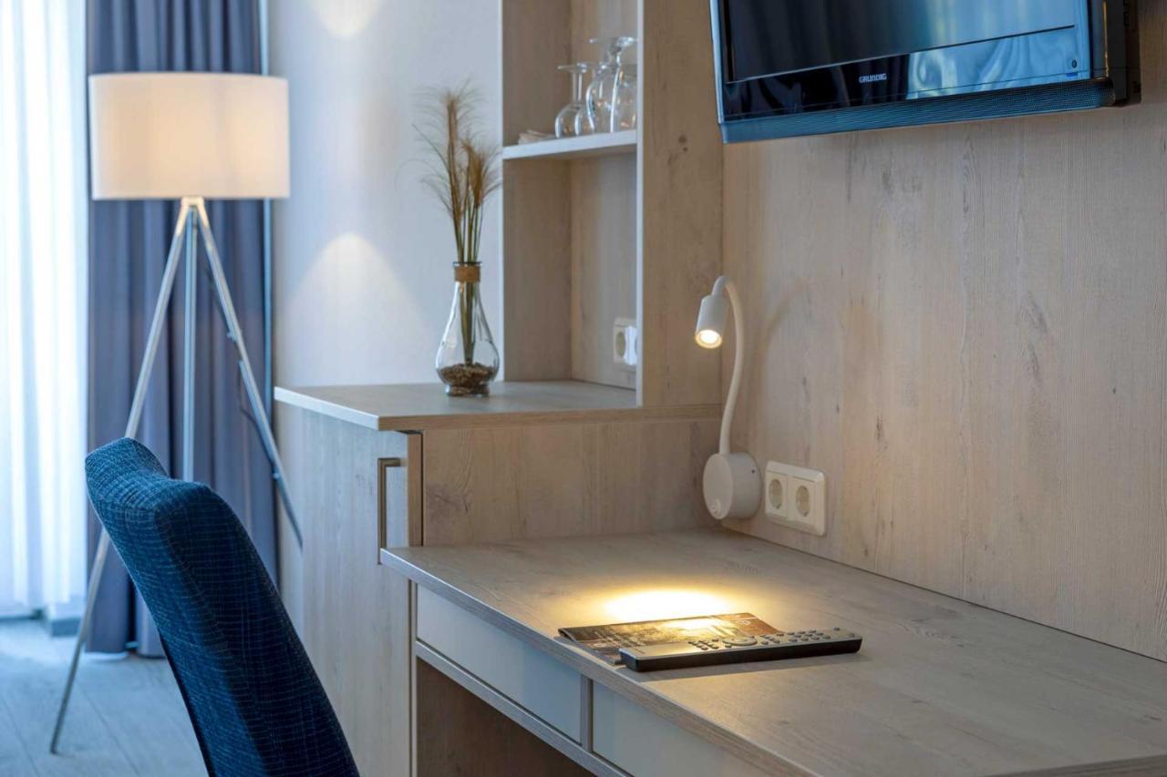 Hotel Landhaus Steinfeld Greetsiel Buitenkant foto